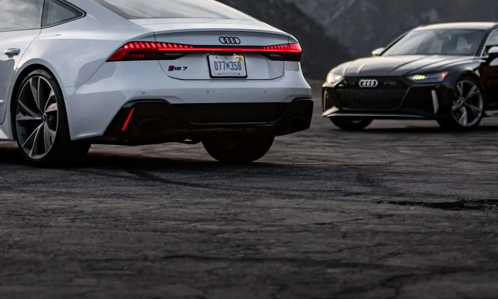 Światło na karoserii Audi RS7, fotografia poglądowa, nie wynik korekty lakieru